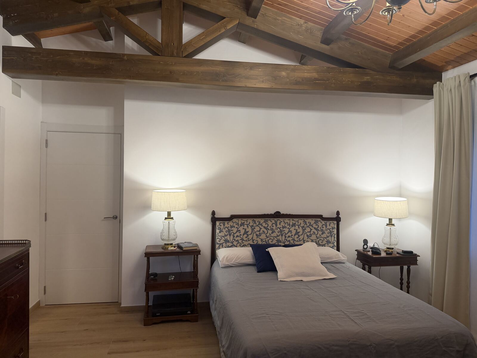 Habitación principal, vista del armario de época
